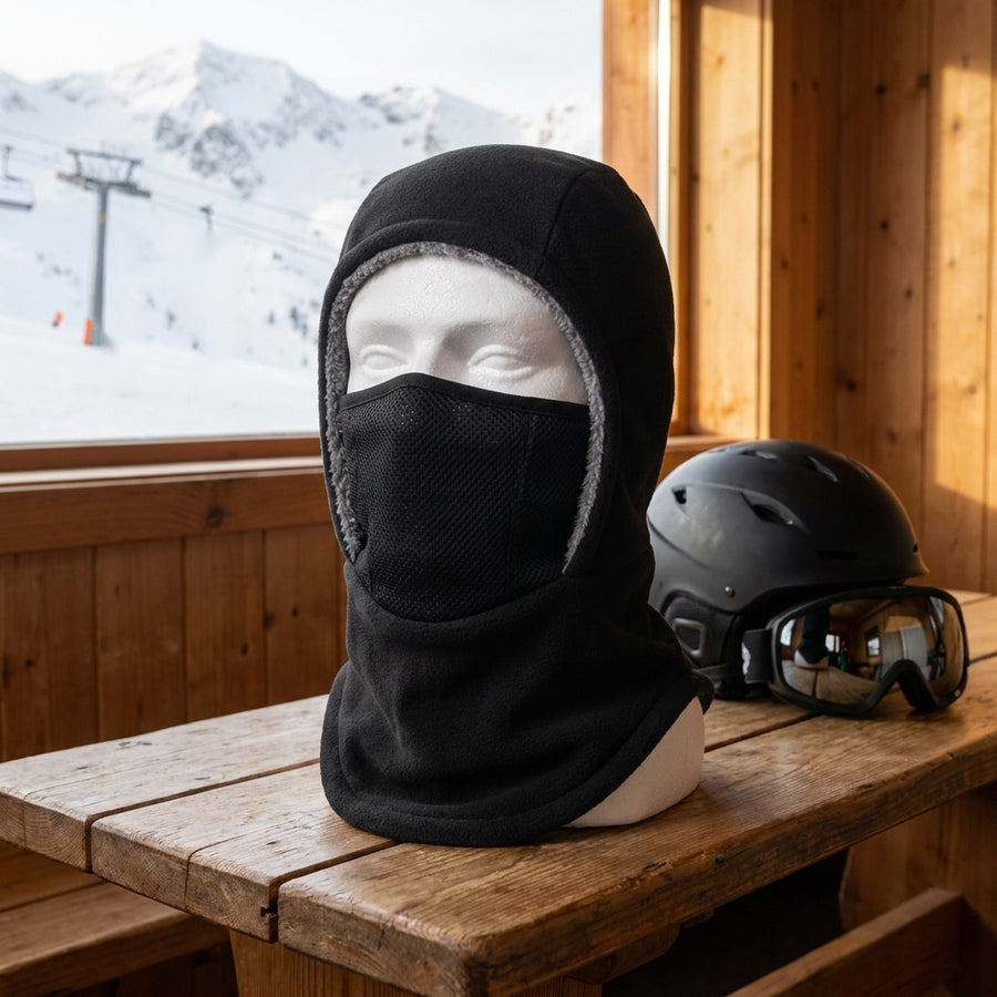 Liftmasken på ett huvud i skidstugan